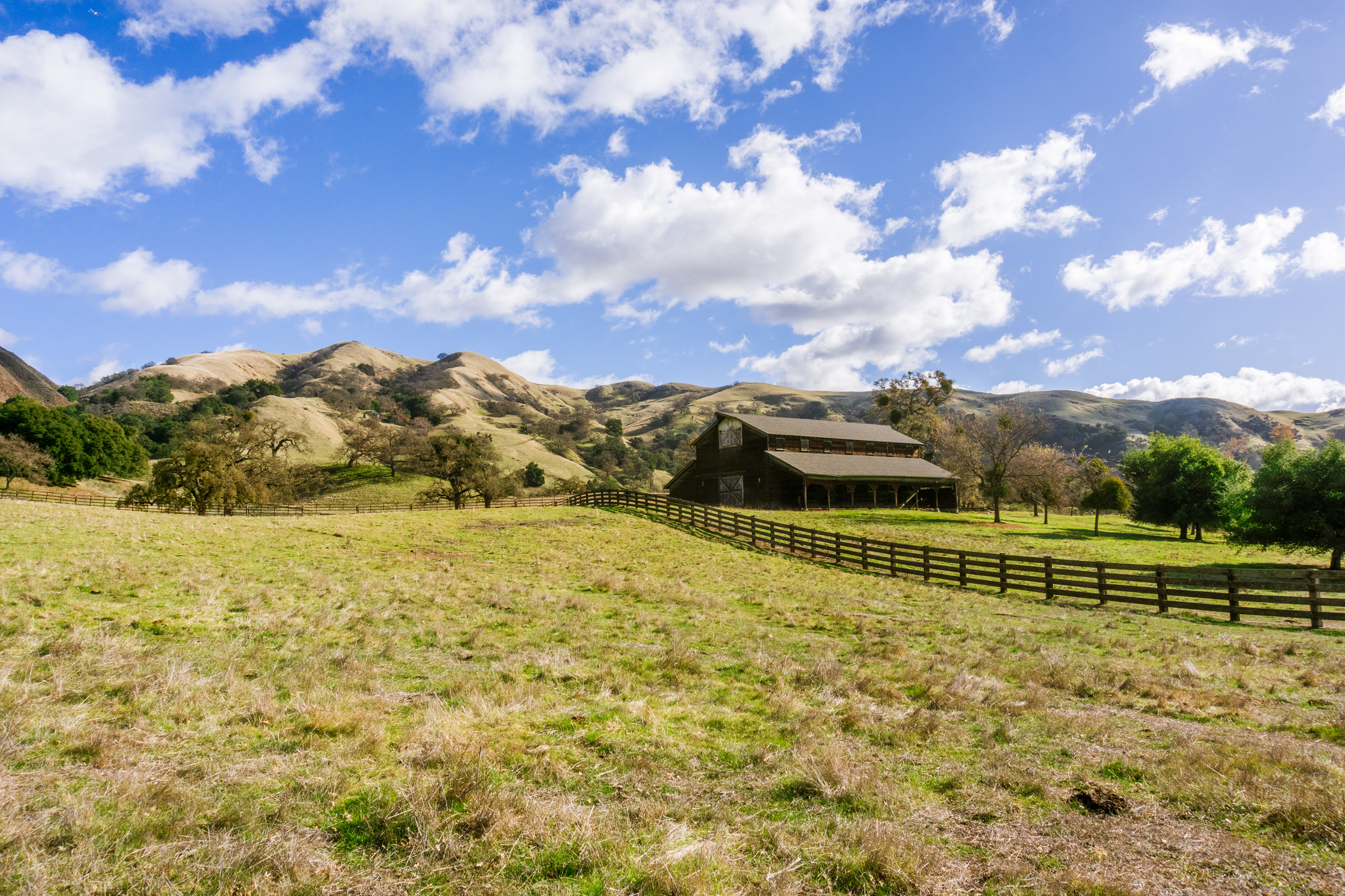 Buying vs. Selling Land in Northern California: What You Need to Know